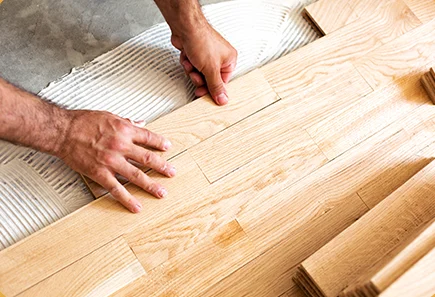 Pose de parquet collé soignée par jordan harkat, artisan solier à montauban